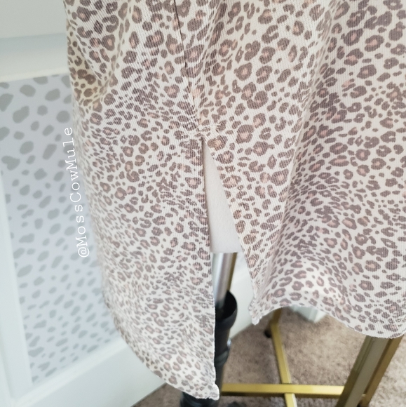 šHOST PICKš NWOT American Eagle Super Soft Leopard Sweater - Picture 4 of 7